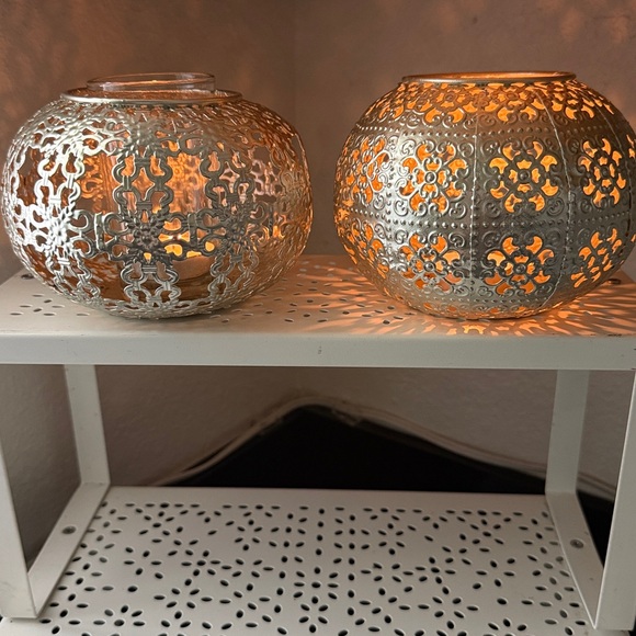 Three Hands Corp Elegant Silver Tone Decorative Lanterns Set -2 - Picture 11 of 13